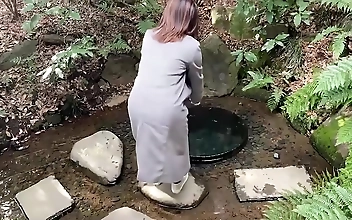 日本の初詣の伝統が野生化！ドミネトリックス看護師が中出しの儀式の後、幸運な男性と抱き合う