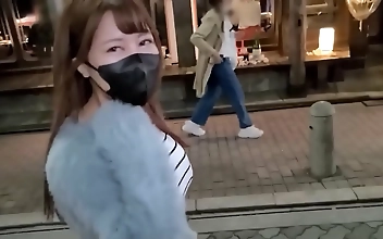 トリプルクラウンのムチムチバックステージ・ガールズと一緒に、爆発的な夜の準備をしよう！