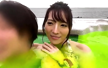 重いハンガーと魔法の杖～詩織の巨乳がオフィスに挑む！(前編)