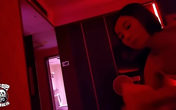 一流ハンドキャノンアーティストとしての日本美人の媚びないテクニック