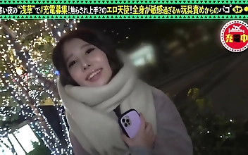 美女の自撮り写真と中出し顔射で充電する！