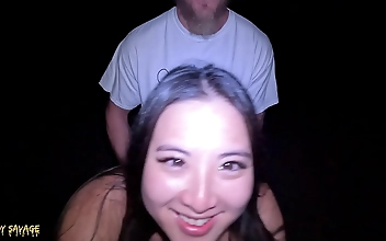 JAV Slut Gets Banged in Public - ビーチでシズルフェラとマンコ喰い！