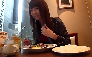 うっとりするほどセクシーな25歳のOL、サエを紹介しよう、