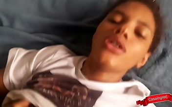 義娘がパパの留守中に熟女のグッズをチェック - JAVの秘密が暴かれた！