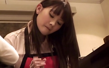 リリースされたばかり！熟女介護士がJAVフェチビデオで精子満載で客を犯す！