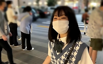 日本のビデオファンの究極の喜び - セクシーなランジェリー姿でアジア人のフェラチオをするホットなミルフを見る