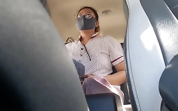 日本の教師がセクシーな生徒にタダ乗りを勧める！