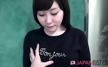 日本のティーンエイジャーの甘美に濡れたアソコがPOVセックスで注目される！