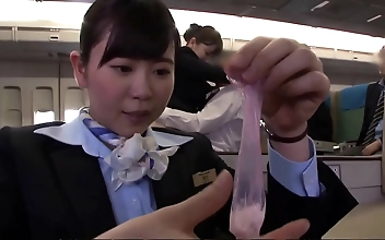 最も魅力的なスチュワーデスの制服を着て、JAV便に飛び乗る！