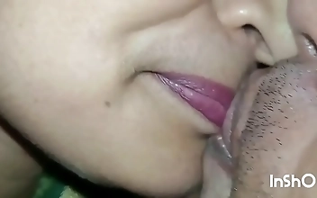 JAVポルノスター、ラリタと彼女の淫らな性行為を紹介する。