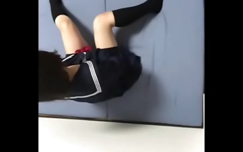 JAV女子校生がのんびりりんスタを見てムラムラして部屋でオナニーする