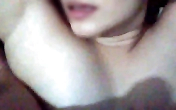 魅力的なフィリピン人学生の初めてのアナル・アドベンチャーを体験しよう！