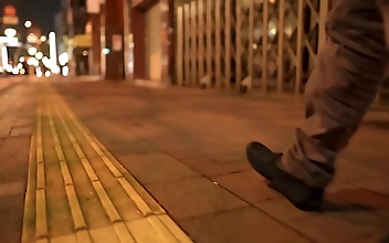 エロティックな出会い〜関西女性がフリーランス男性を誘惑するSEXラブドラマ