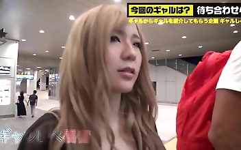 長身で堂々とした女性のエレガントな魅力に酔いしれる - Nakadashi 4Row