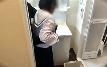 淫らな熟女と欲望を解き放つ～息もつかせぬJAVポルノビデオ